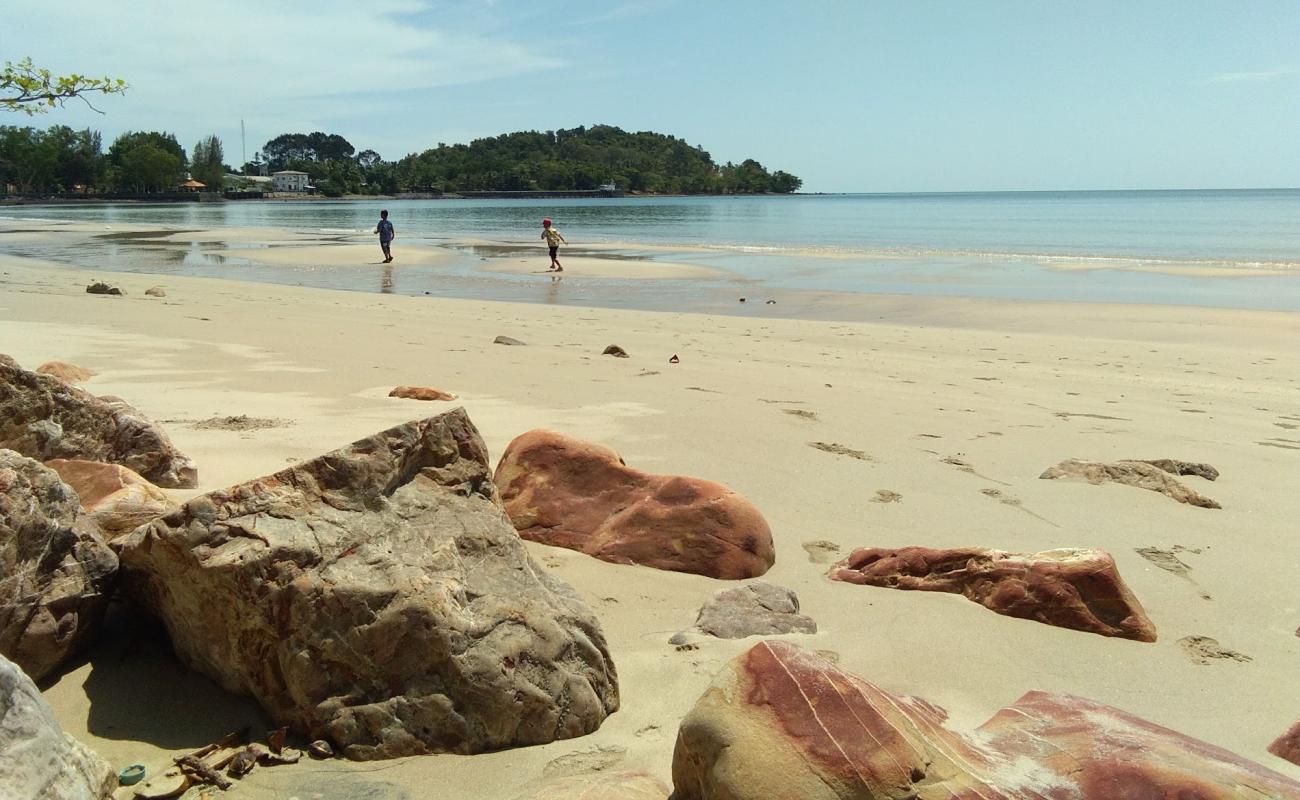 Фото Hin Ngam Beach с песок с камнями поверхностью