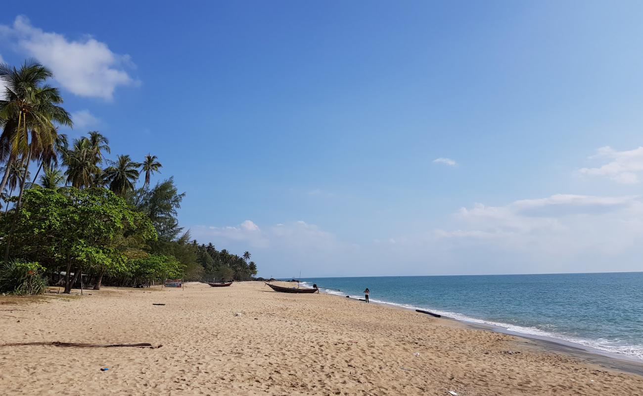 Фото Phlai Dam Beach с светлый песок поверхностью