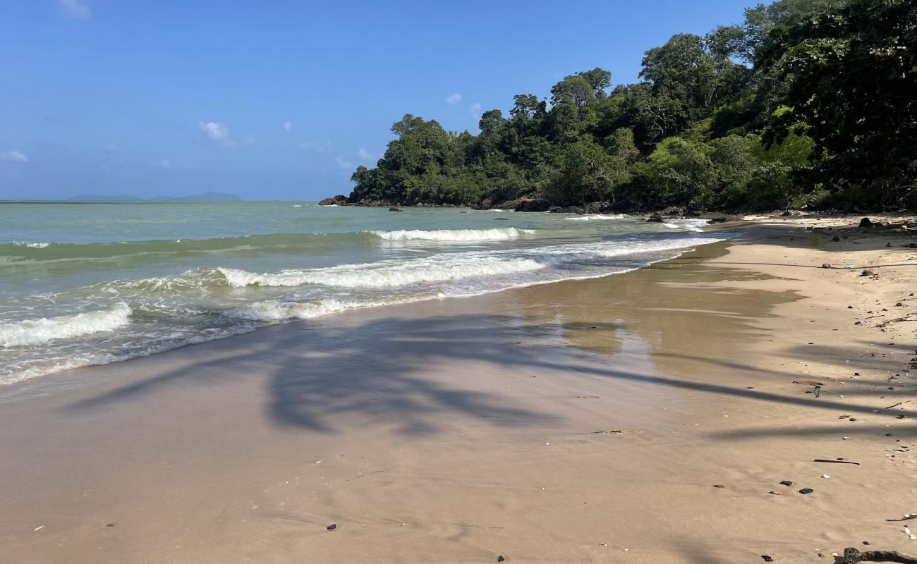 Фото Laem Prathap Beach с светлый песок поверхностью