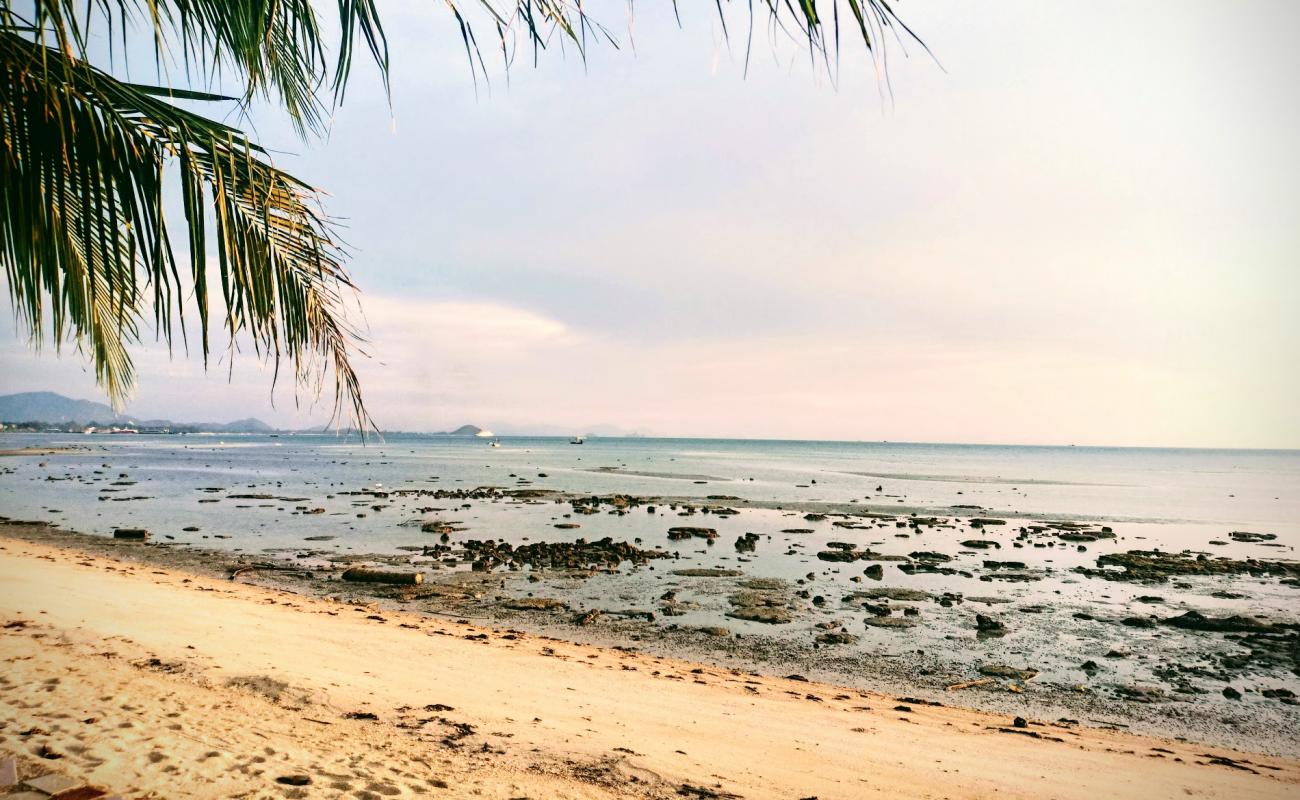 Фото Bang Makham Beach с светлый песок поверхностью