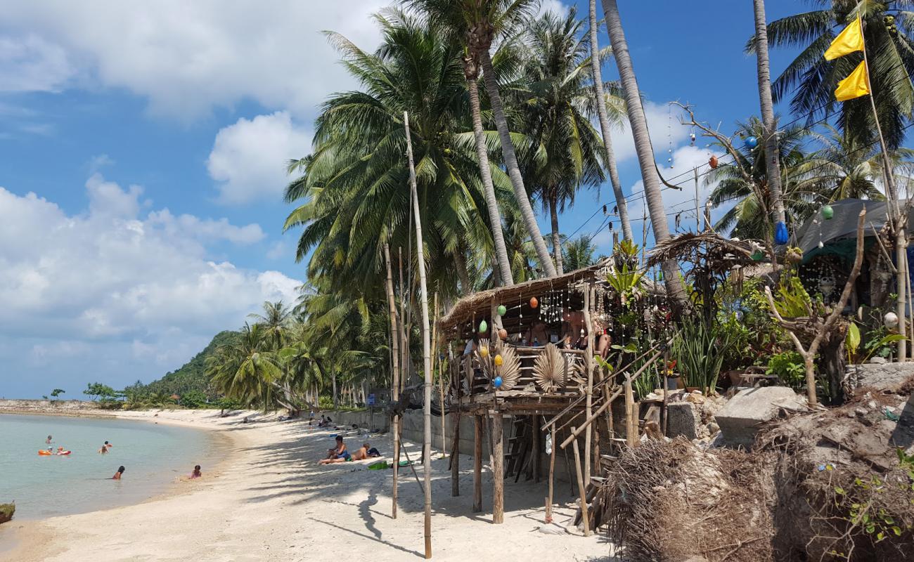 Фото Ban Tai Beach с светлый песок поверхностью