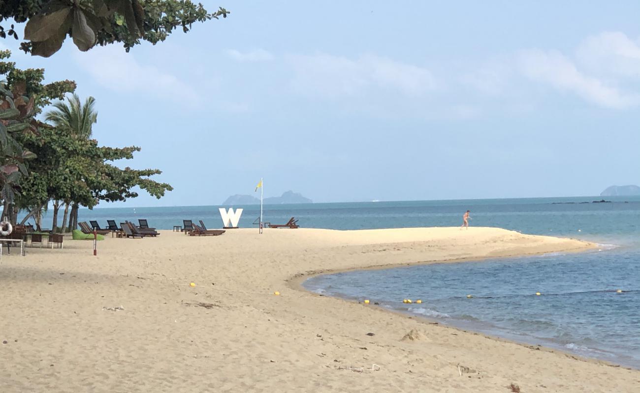 Фото W Beach с светлый песок поверхностью