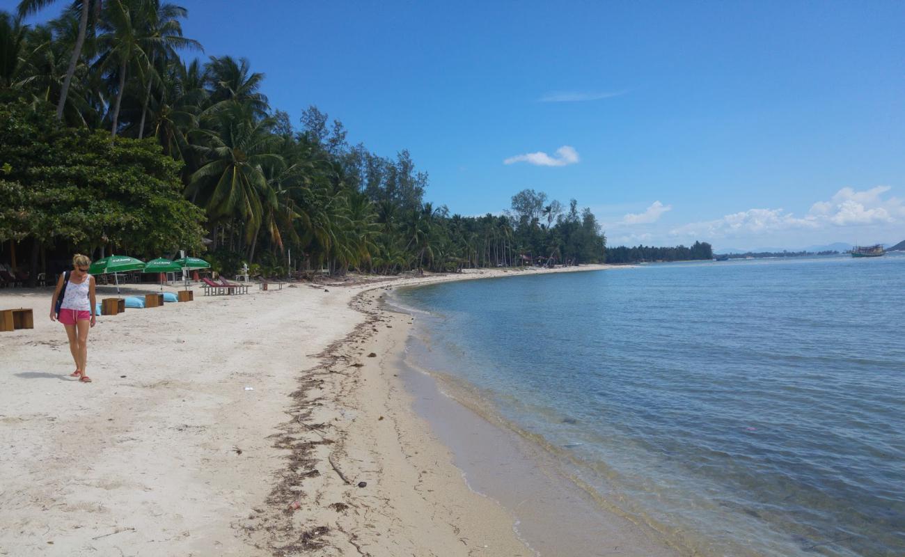 Фото Nathon Beach с светлый песок поверхностью