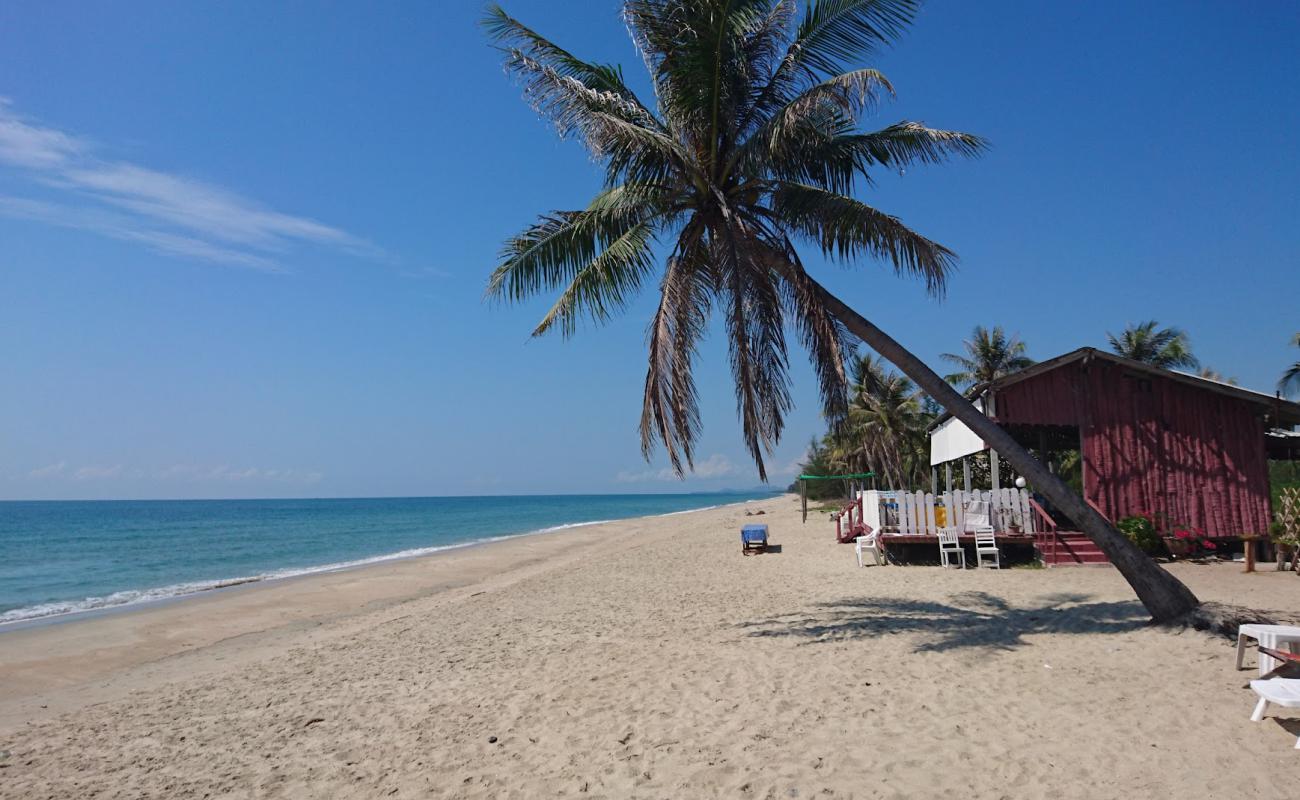 Фото HuayYang Beach II с светлый песок поверхностью