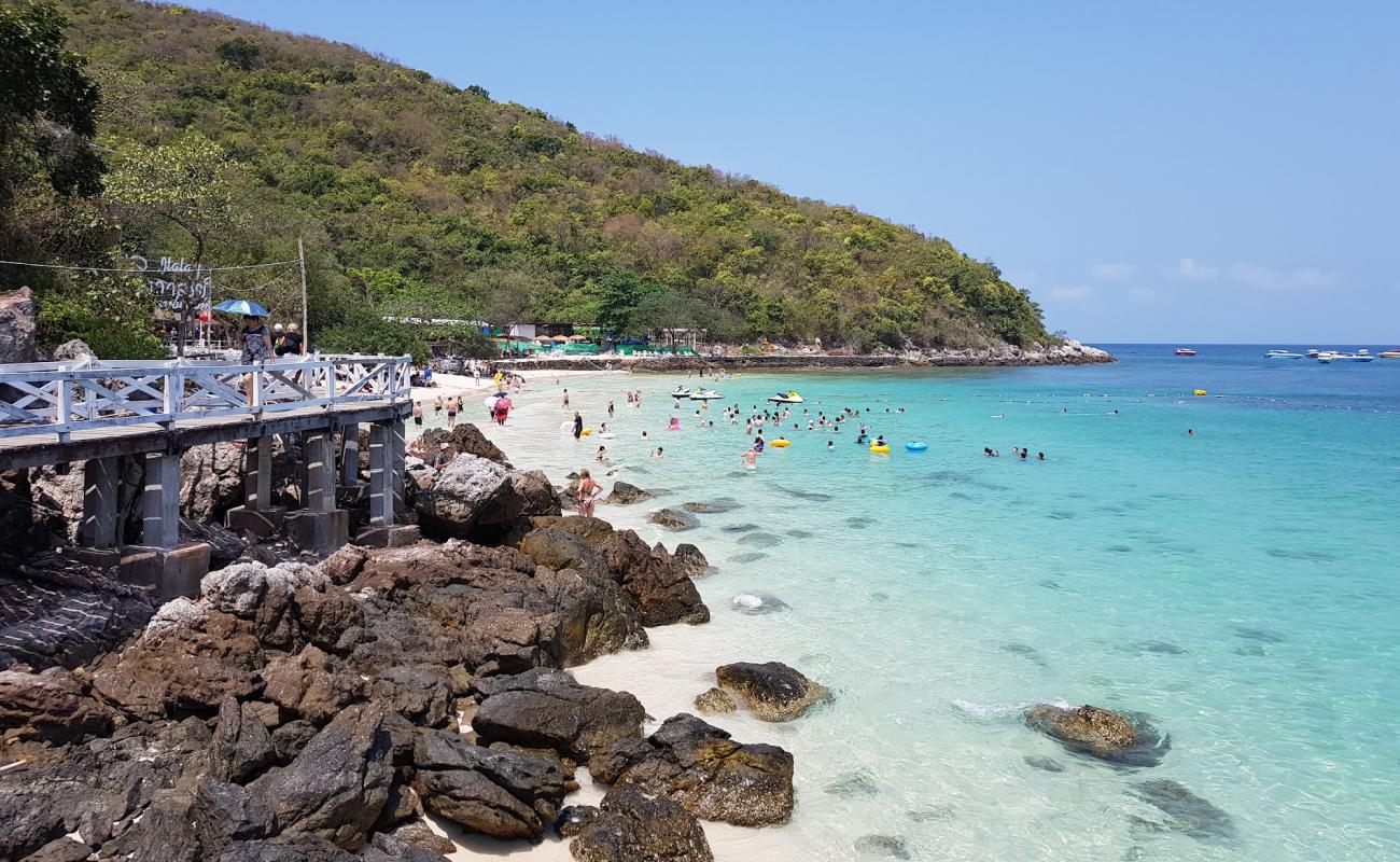 Фото Italay Sang Man Beach с светлый песок поверхностью