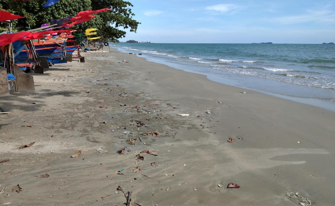 Фото Suan Son Beach с светлый песок поверхностью