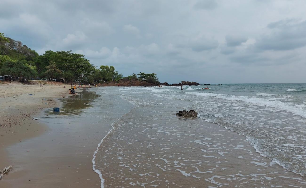 Фото Chakphong Beach с светлый песок поверхностью