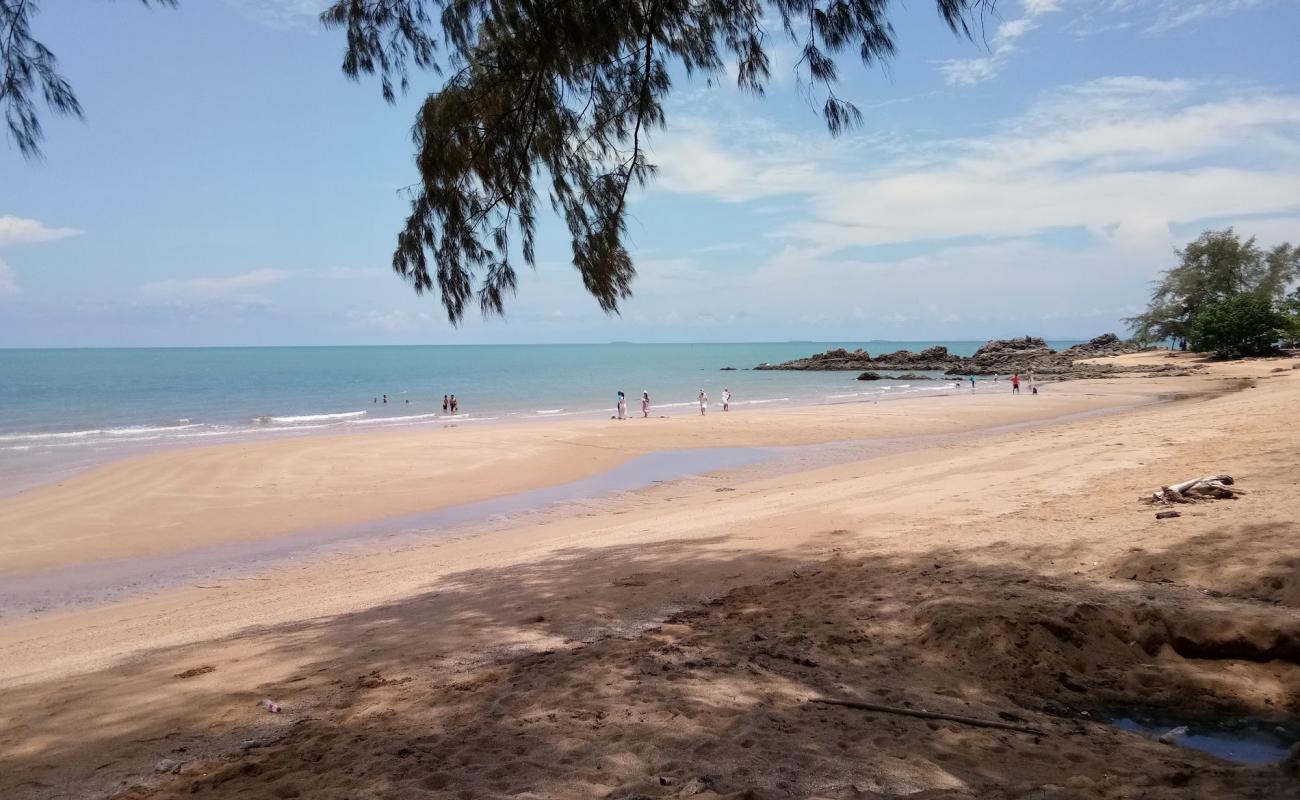 Фото Kung Wiman Beach с светлый песок поверхностью