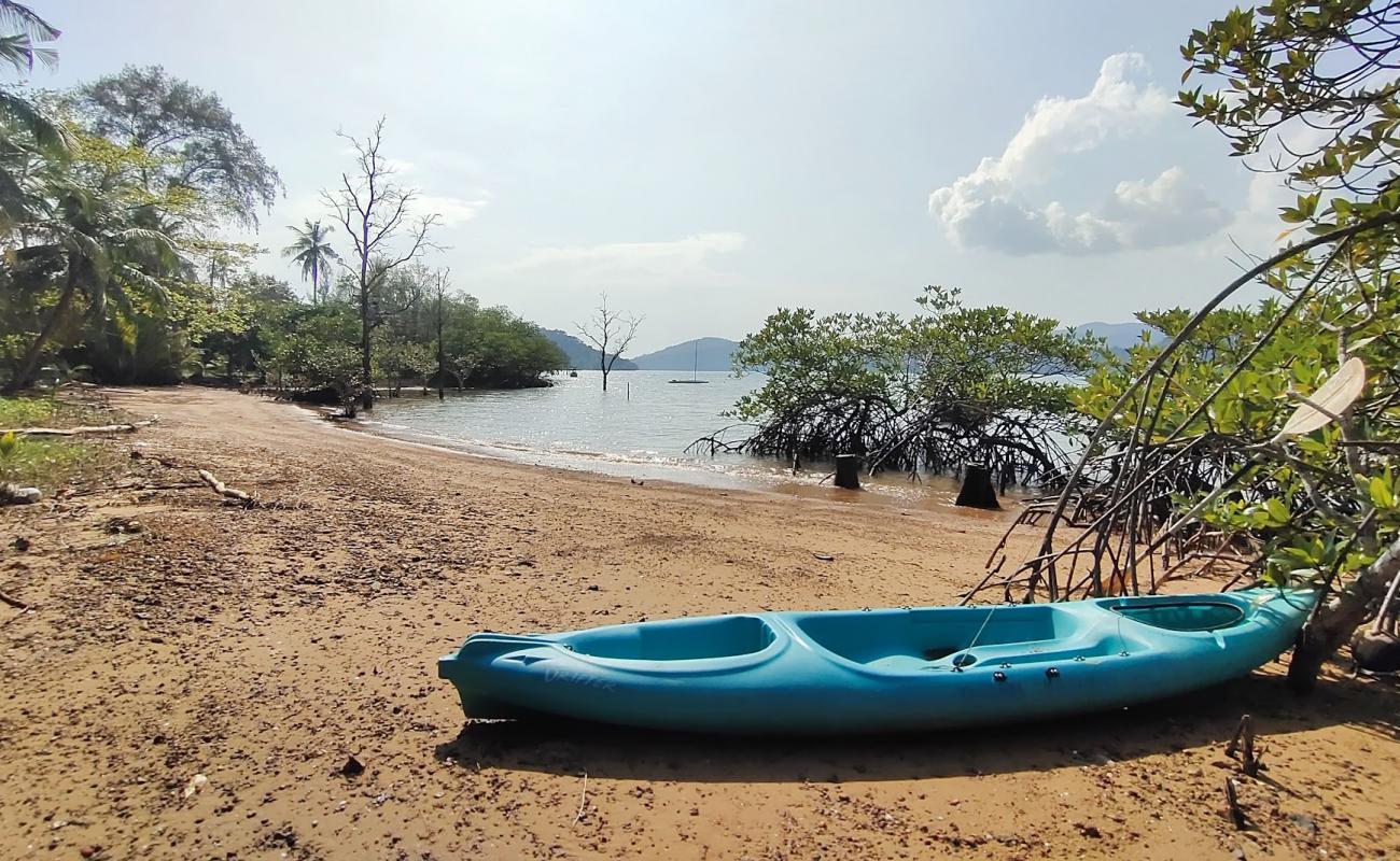 Фото Journey's Beach с темный песок поверхностью