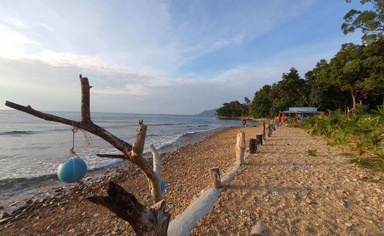 Фото Khai Mook Beach с песок с галькой поверхностью