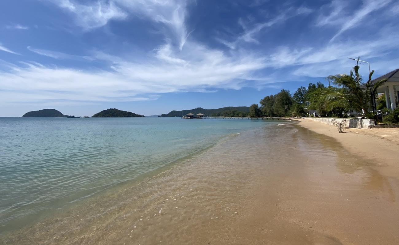 Фото Ao Kao Beach с светлый песок поверхностью