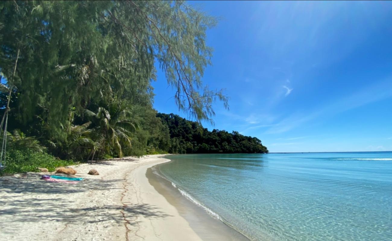 Фото Ao Jark bay Beach с белый чистый песок поверхностью