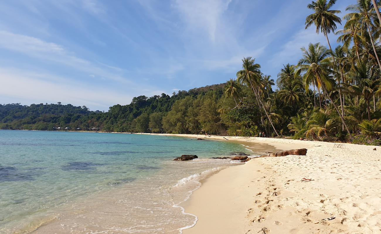 Фото Takhian Beach с золотистый песок поверхностью