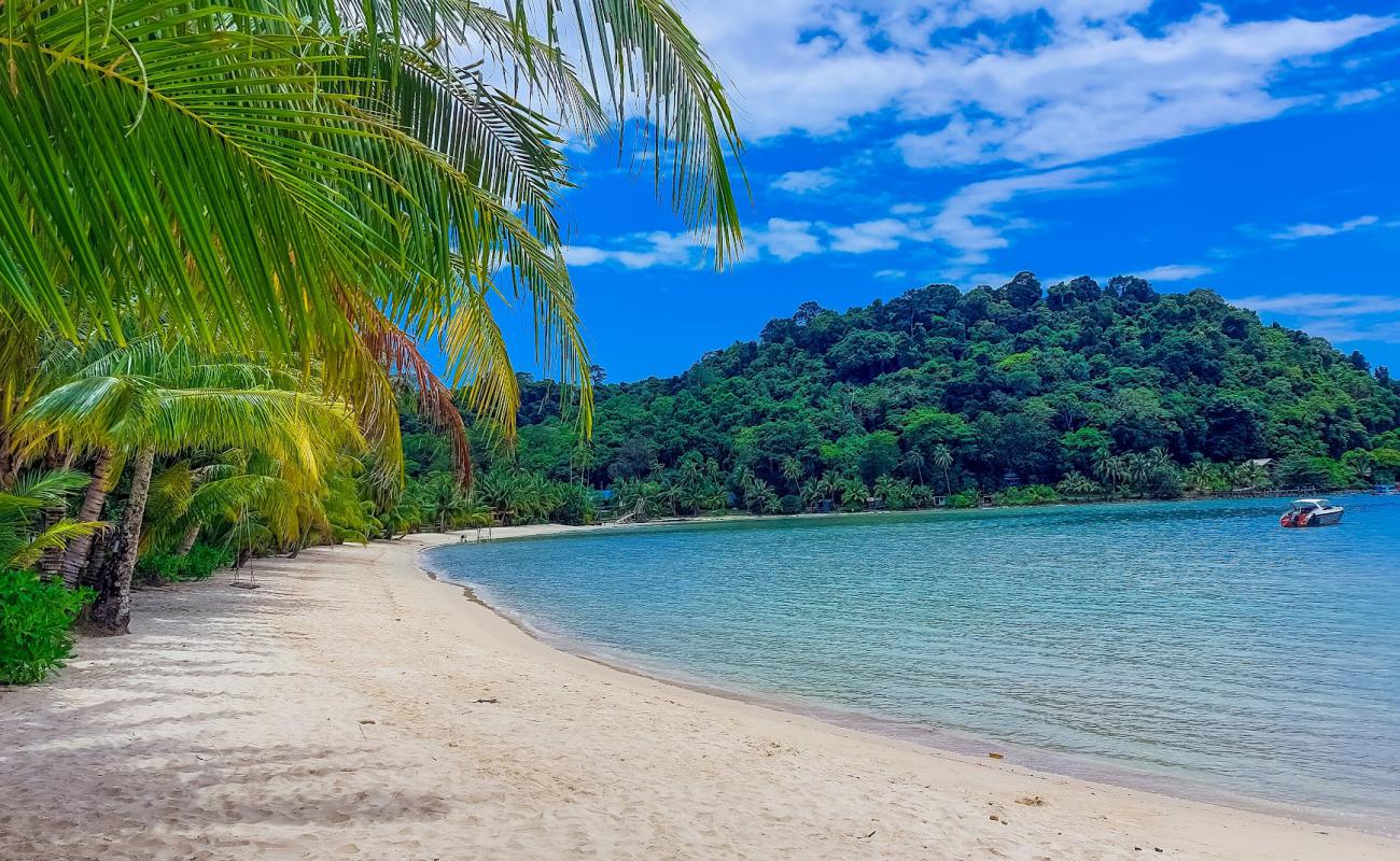 Фото Bang Bao Beach с золотистый песок поверхностью