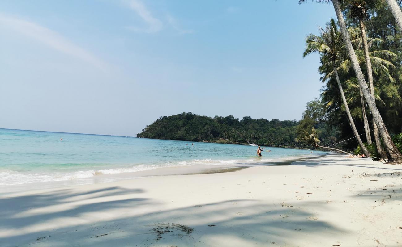 Фото Ko Kut Beach с белый чистый песок поверхностью