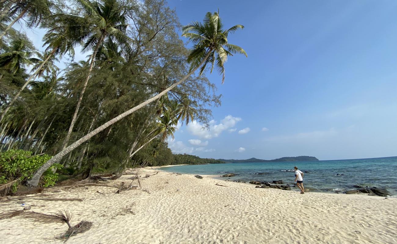 Фото Ao Tapao Beach с золотистый песок поверхностью