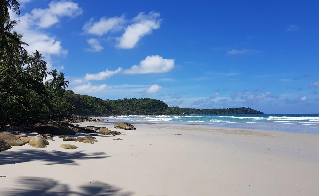 Фото Khlong Yai Kee Beach с белый чистый песок поверхностью