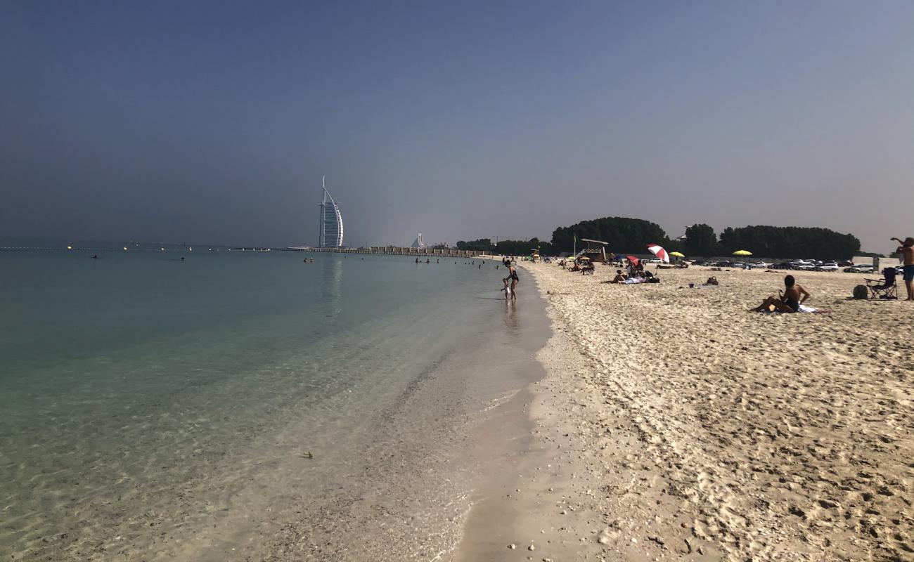 Фото Al Sufouh Beach с золотистый песок поверхностью