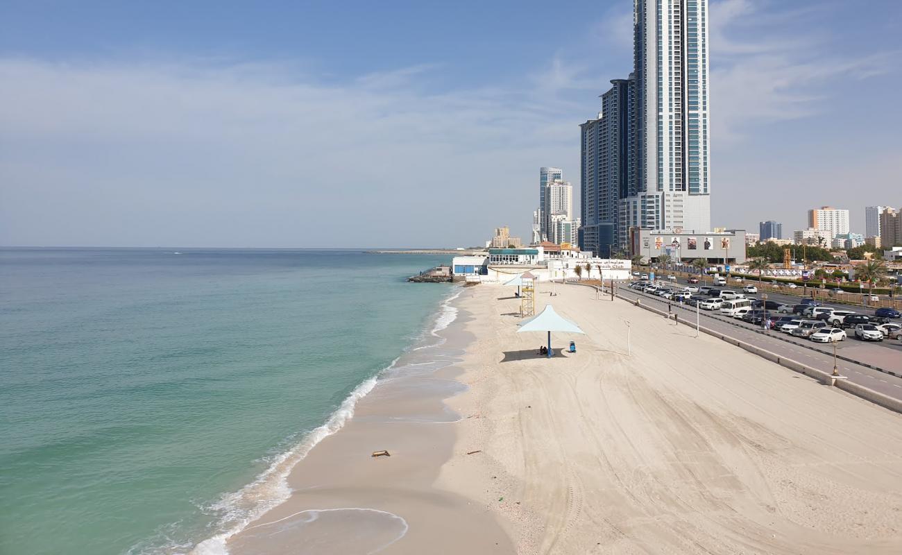 Фото Ajman Public beach с светлый песок поверхностью