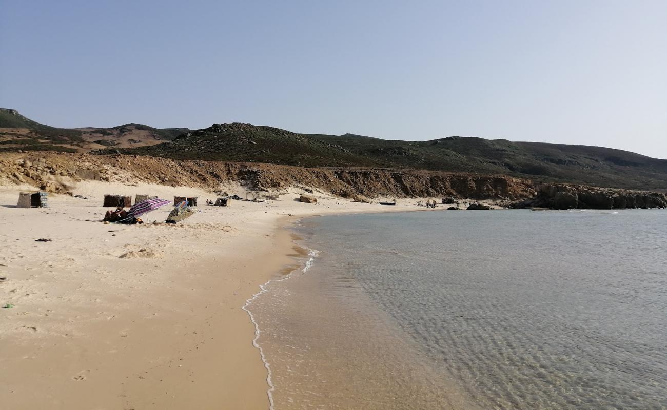 Фото Marsa Douiba с светлый песок поверхностью