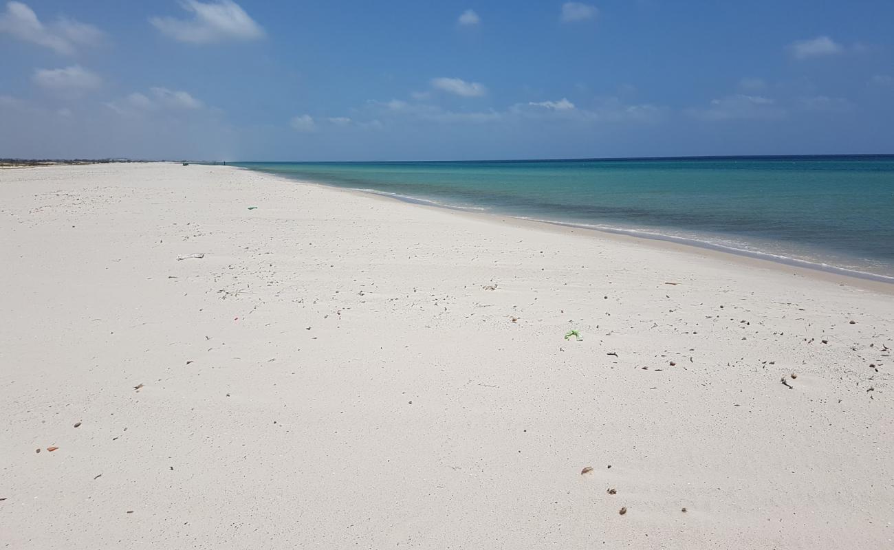 Фото Menzel Or beach с золотистый песок поверхностью