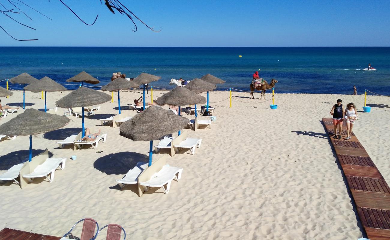 Фото Plage Jinene Hammamet с золотистый песок поверхностью