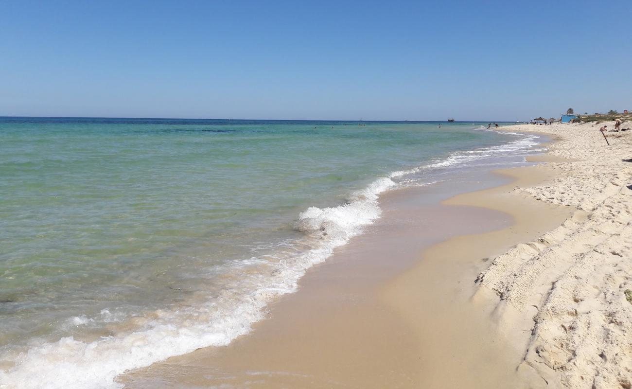 Фото El Menchia beach с белый чистый песок поверхностью