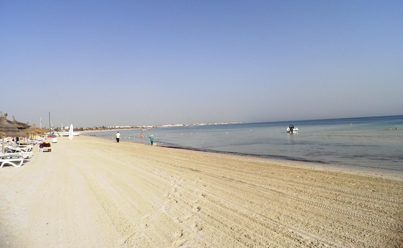 Фото Plage Dar Djerba с белый песок поверхностью