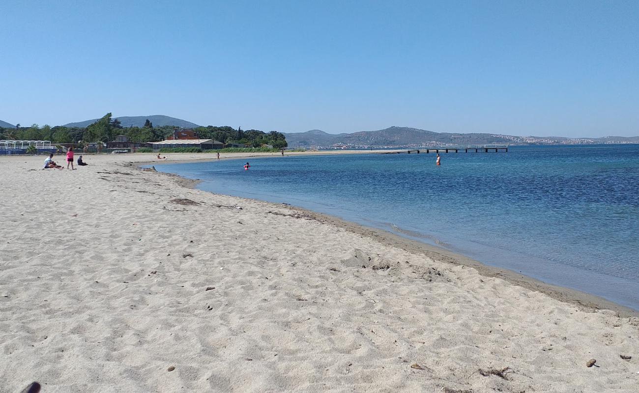 Фото Ruins beach с светлый песок поверхностью