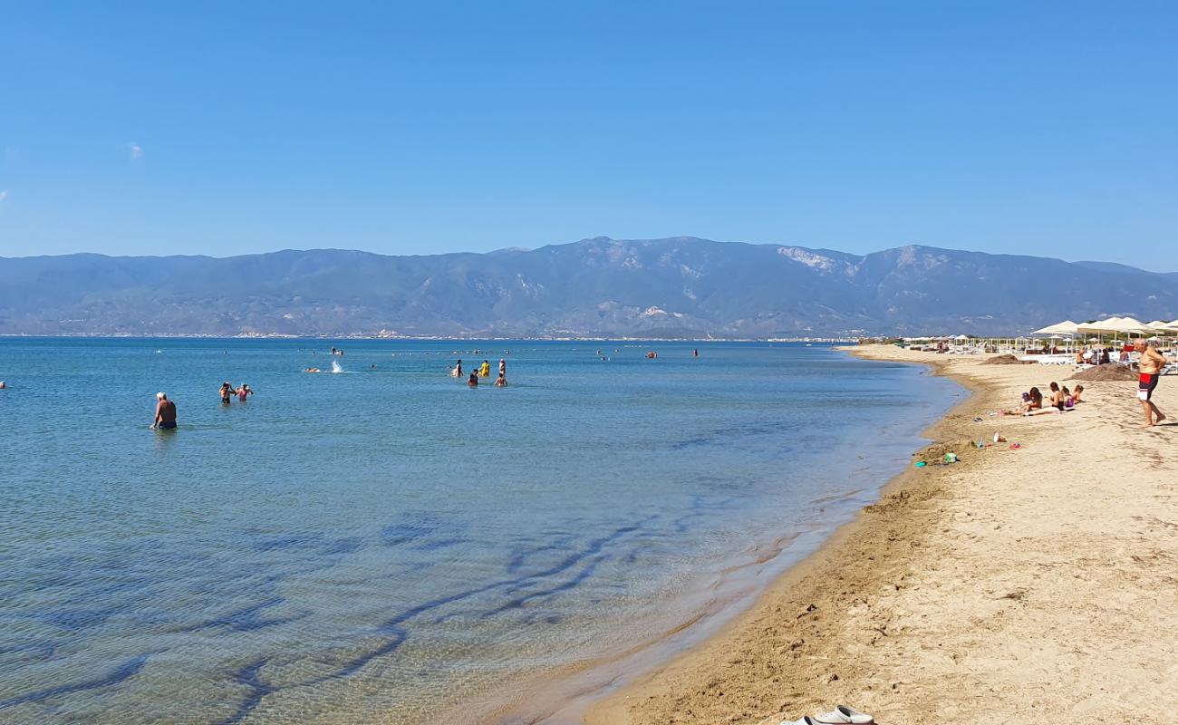 Фото Denetko beach с светлый песок поверхностью