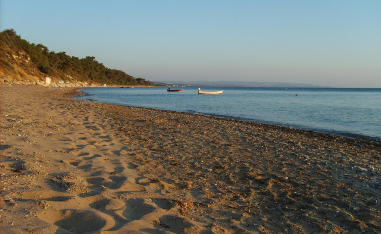 Фото Ida beach с светлый песок поверхностью