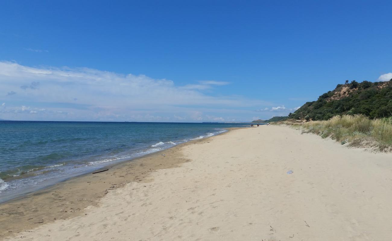 Фото Vicar beach с светлый песок поверхностью