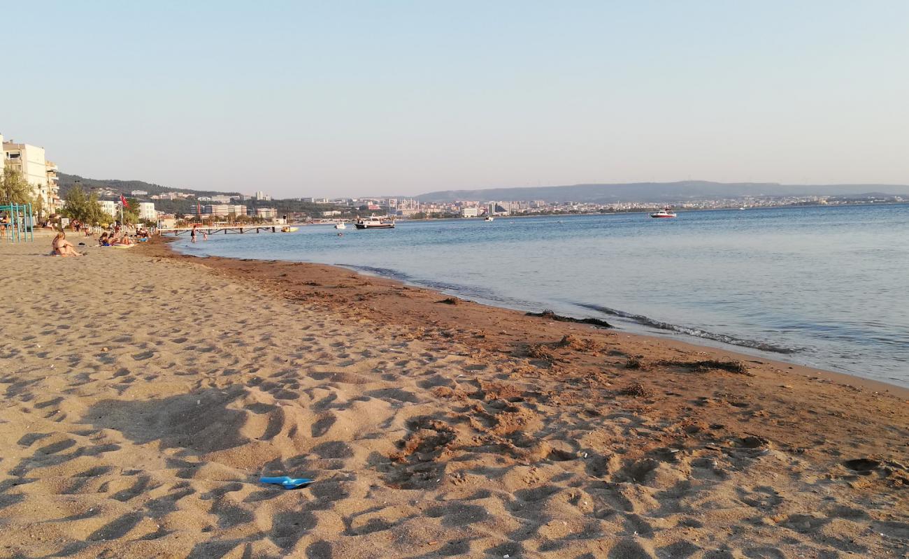 Фото Yeni Kordon beach с светлый песок поверхностью