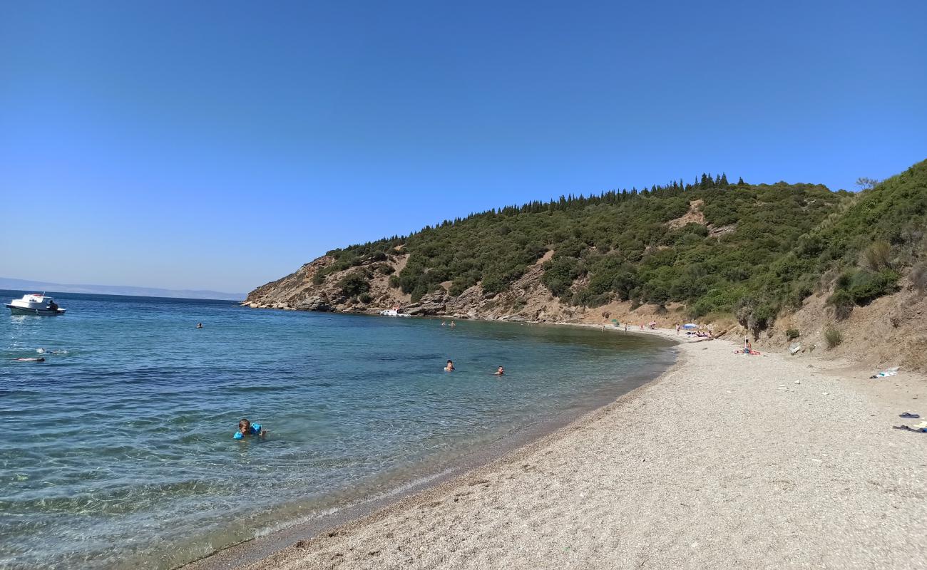 Фото Uzundere beach с светлый песок поверхностью