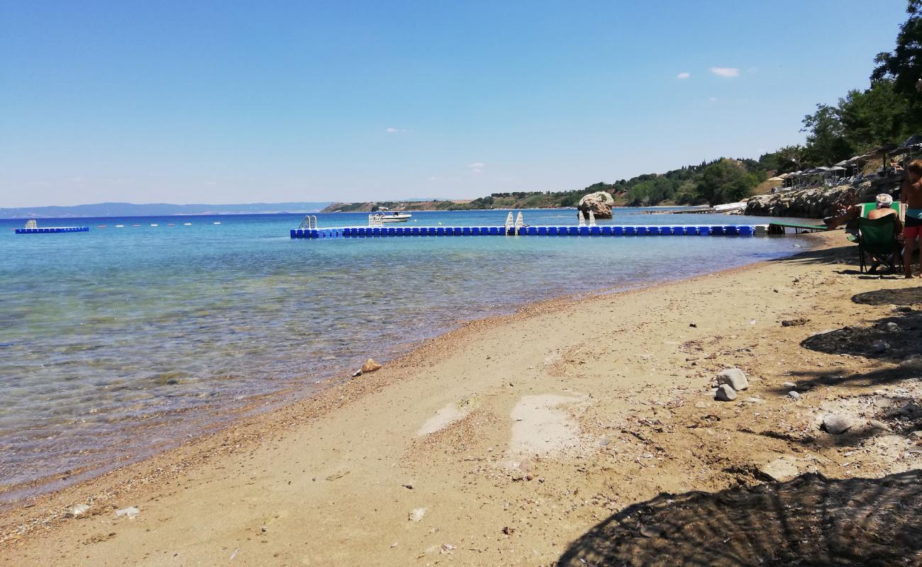 Фото Yidiz bay beach с песок с галькой поверхностью