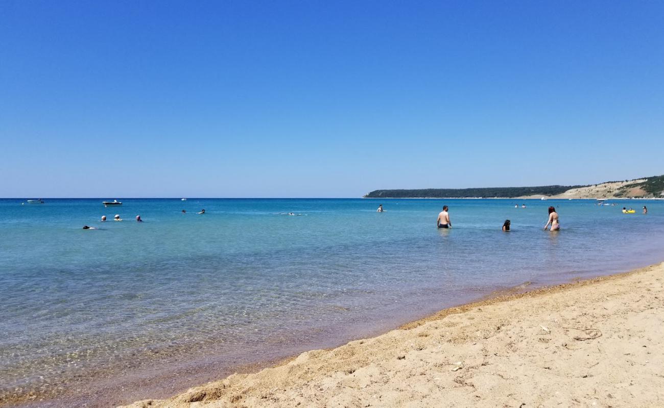 Фото Erikli beach с золотистый песок поверхностью