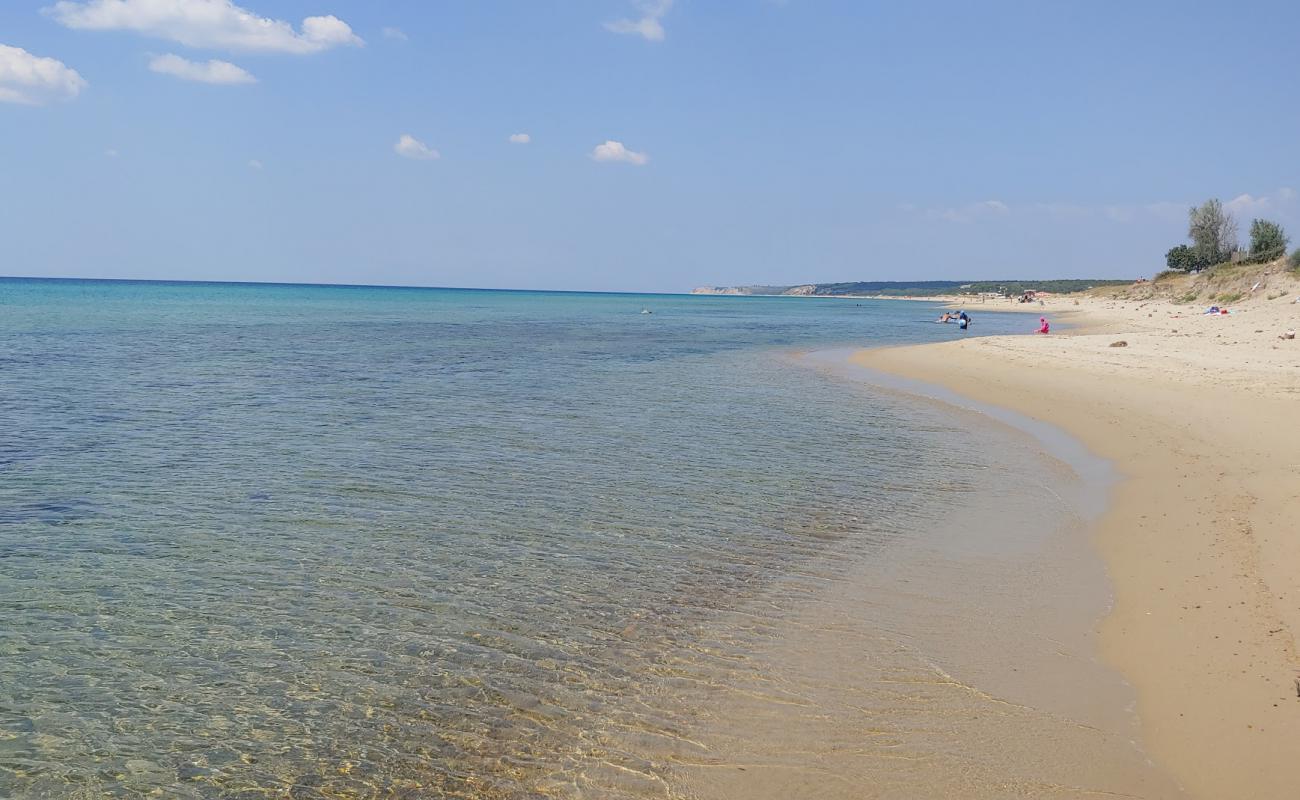 Фото Vakif beach с золотистый песок поверхностью