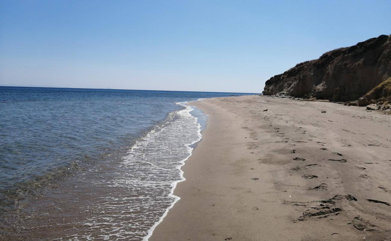 Фото Gokceada beach с серый чистый песок поверхностью