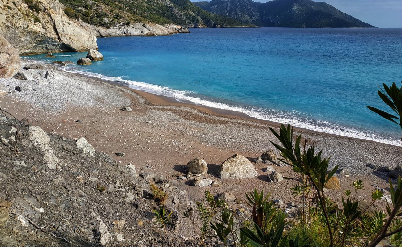 Фото Kayacik beach III с песок с галькой поверхностью