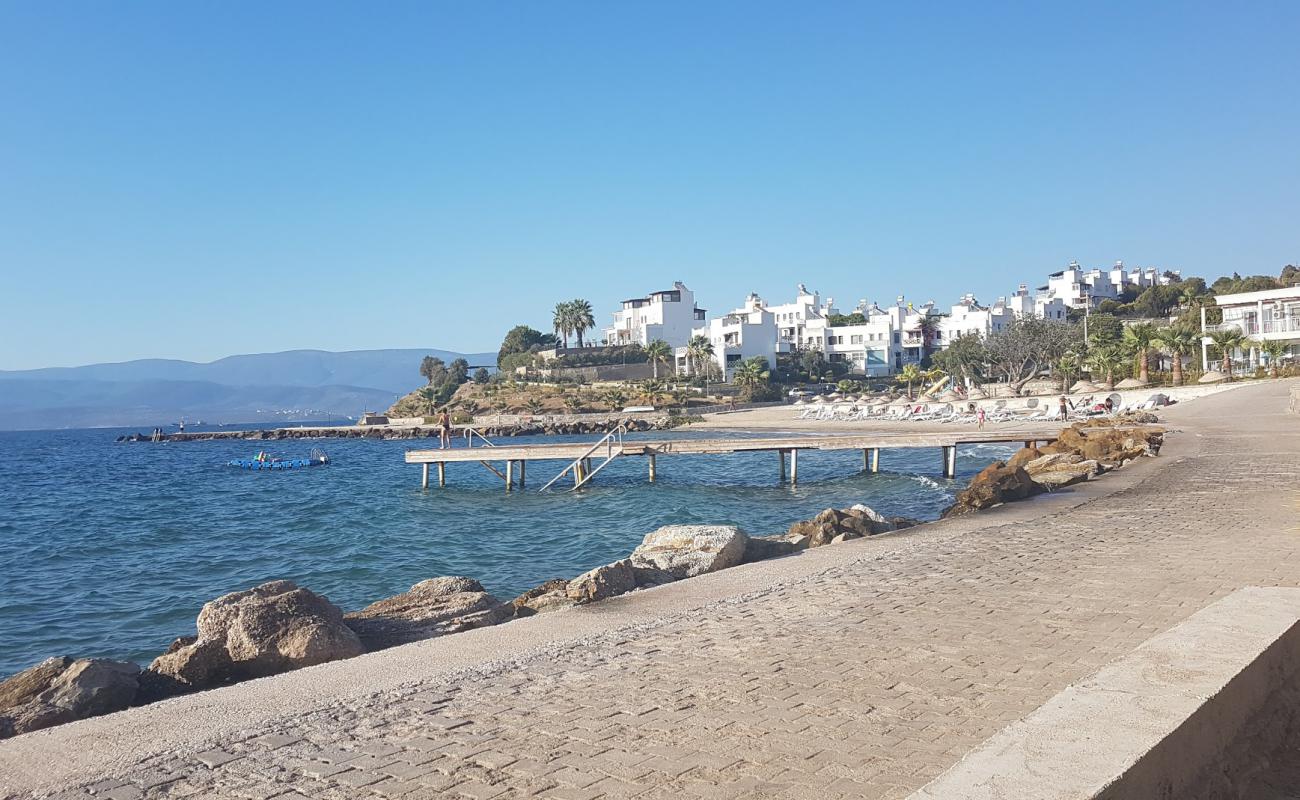 Фото Oba Beach с светлый песок поверхностью