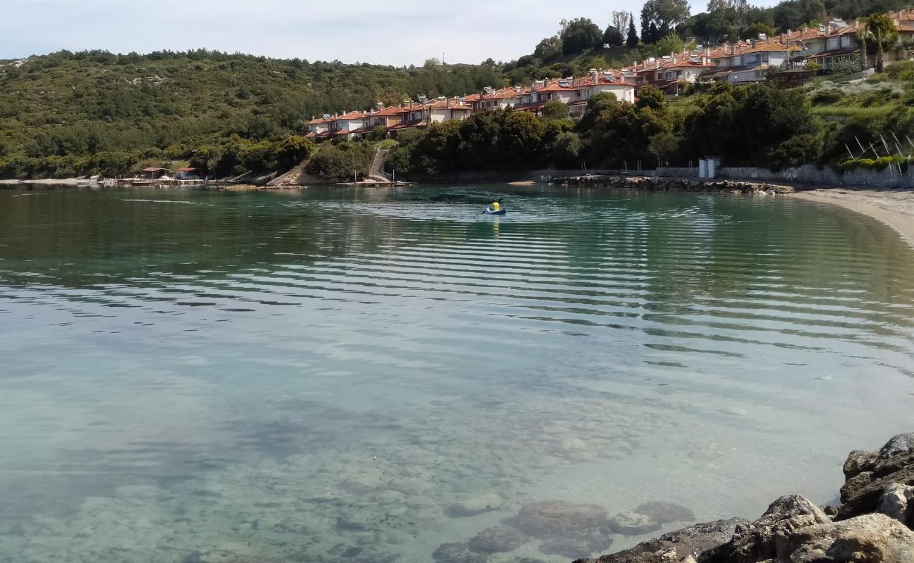 Фото Ozbek Beach IV с темная чистая галька поверхностью