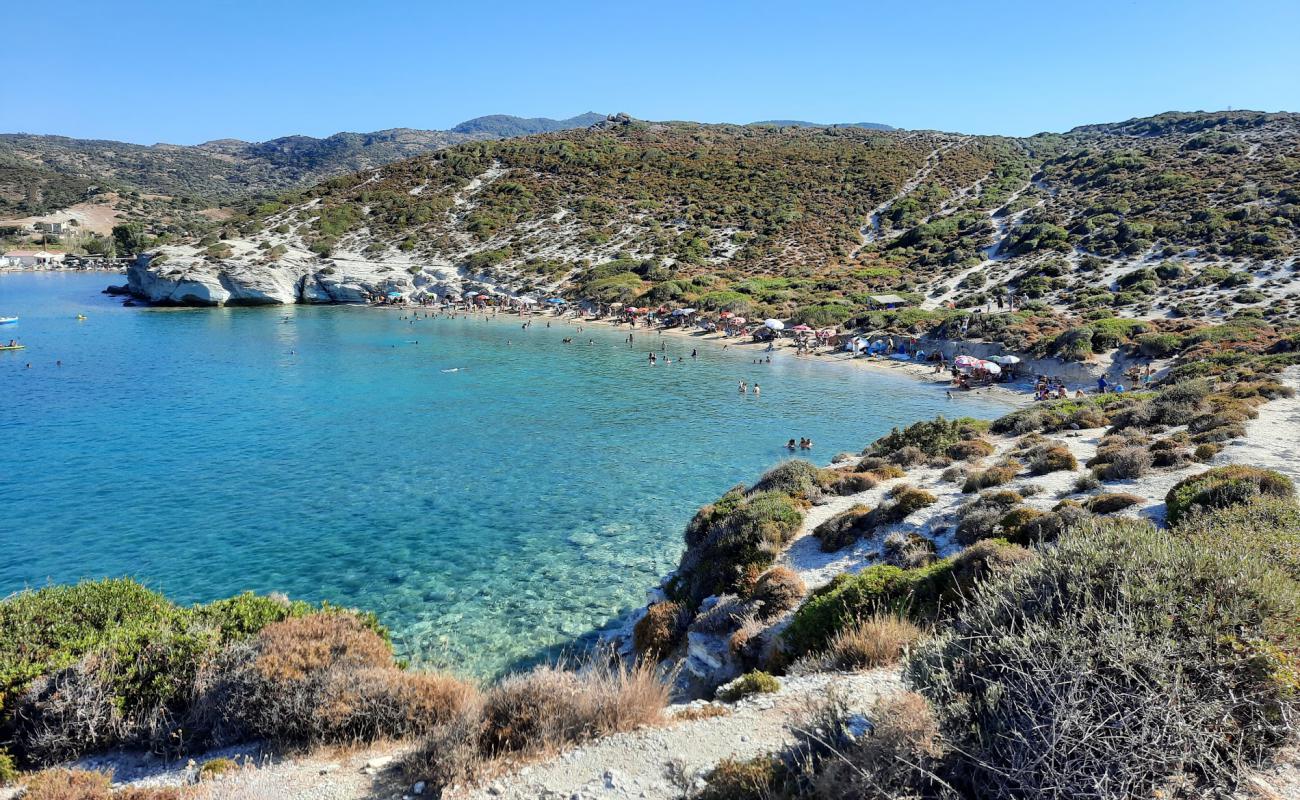 Фото Foca beach с темная чистая галька поверхностью