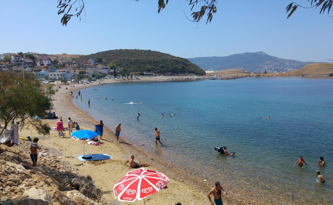 Фото Cakmakli Beach поддерживаемый скалами