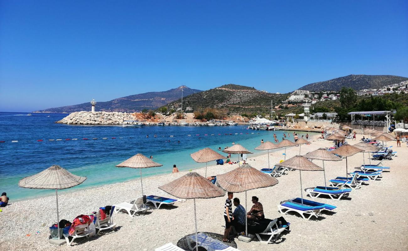 Фото Kalkan Plaji с белая чистая галька поверхностью