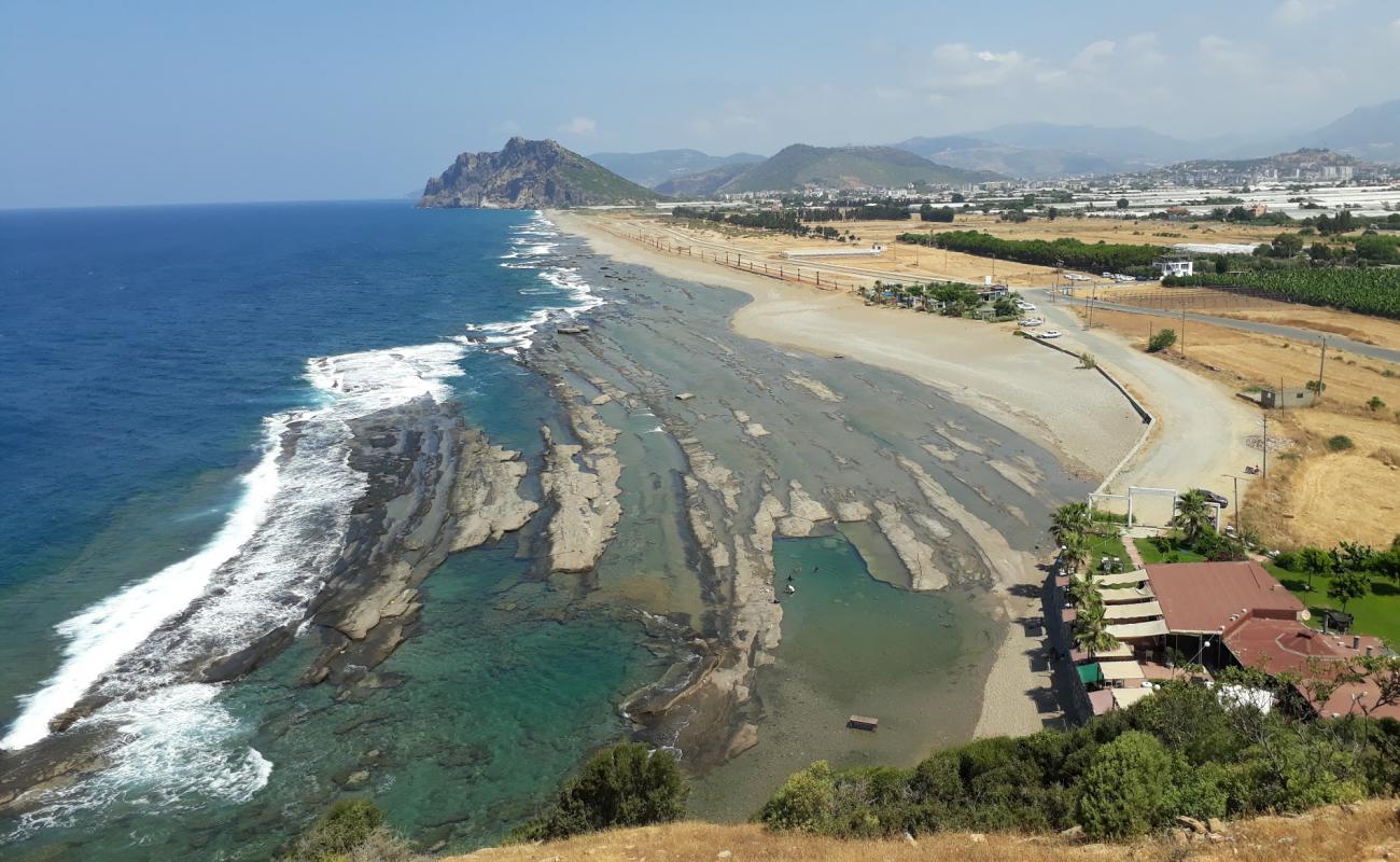 Фото Bidi Bidi beach с песок с камнями поверхностью