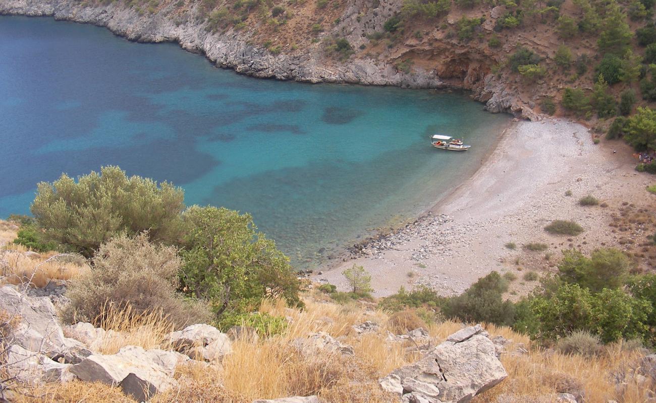 Фото Gilindire Cave beach с светлая галька поверхностью