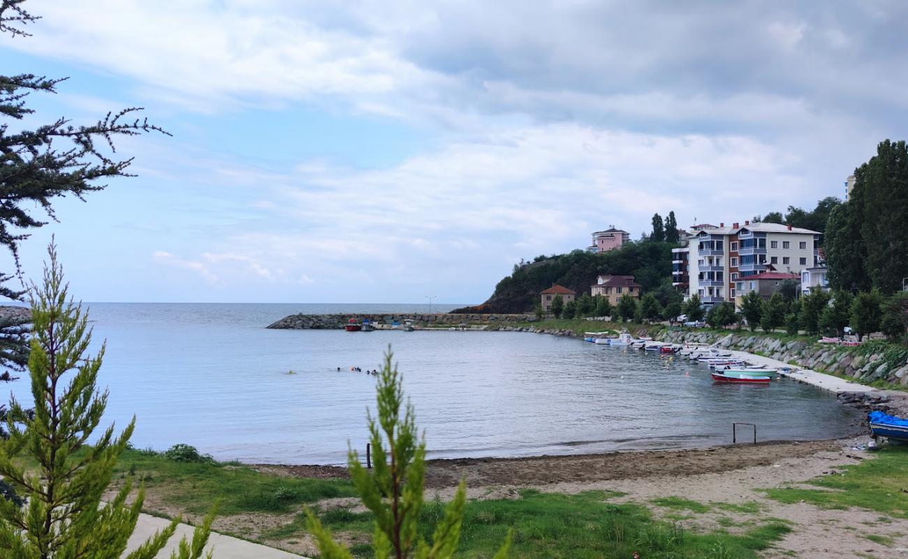 Фото Kalecik Beach с песок с камнями поверхностью