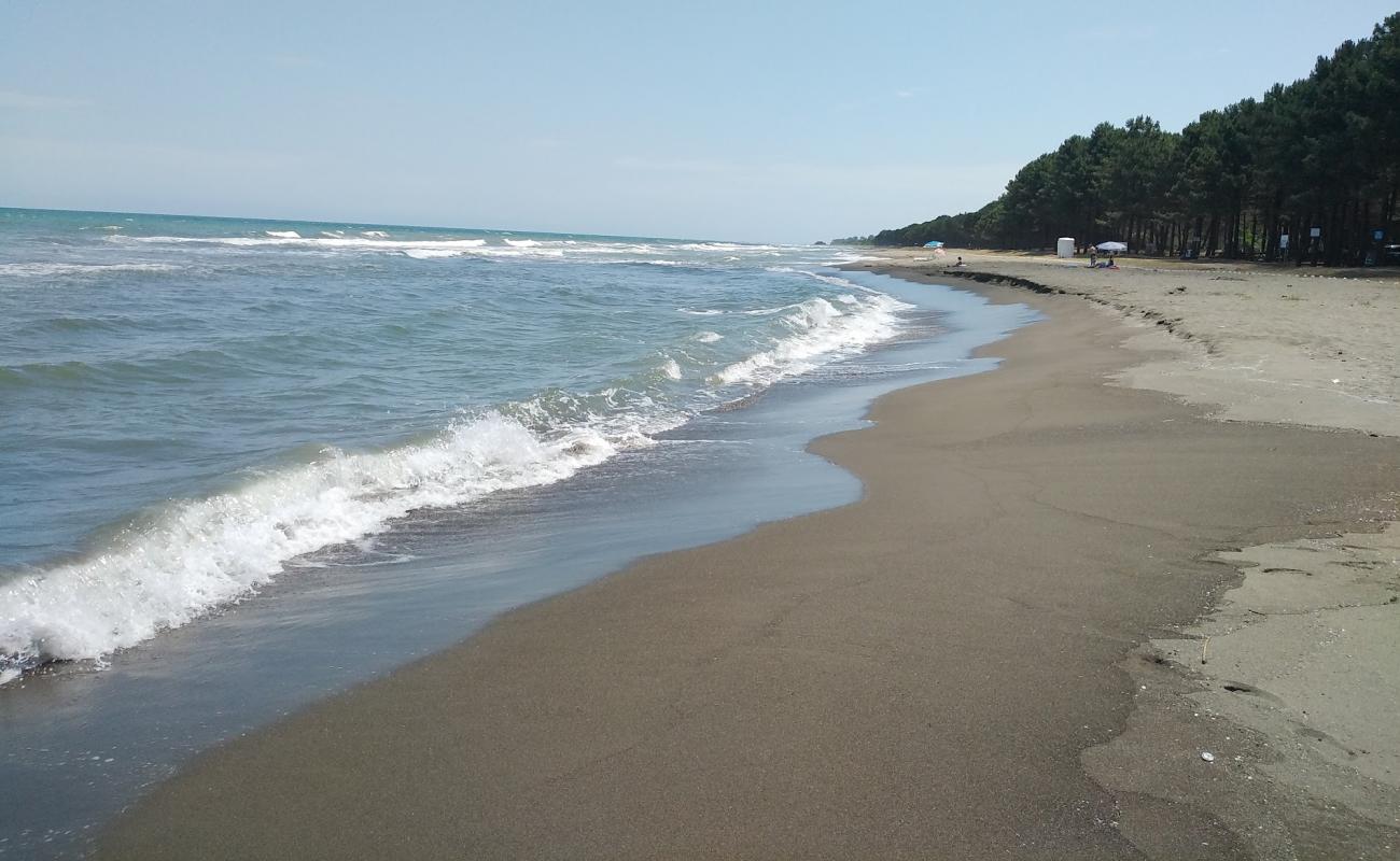 Фото Yunus Beach с серый песок поверхностью