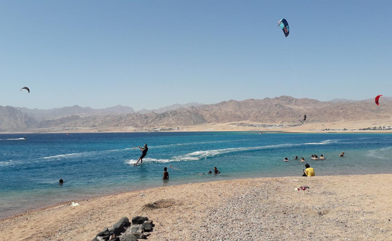 Фото Dahab Lagoon beach II с светлый песок поверхностью