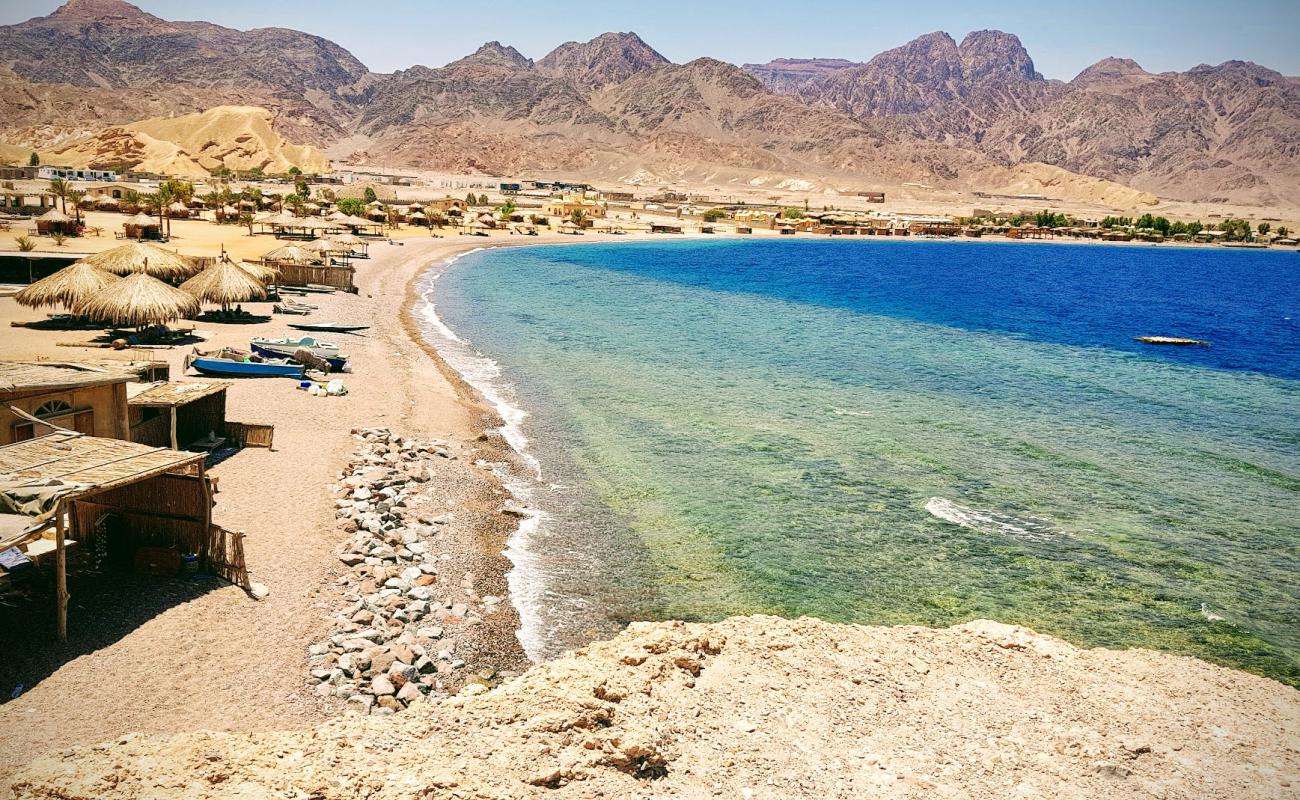 Фото Ras Shaitan beach с светлый песок поверхностью